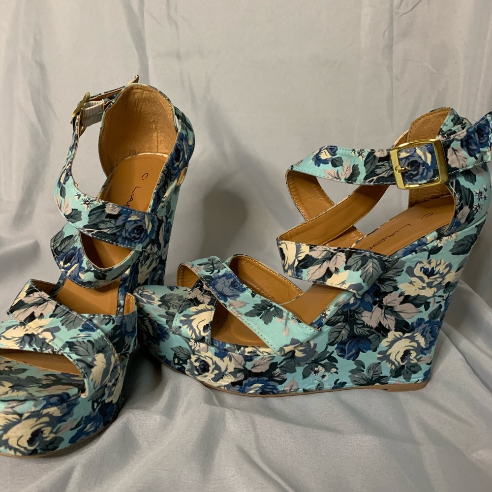 Floral wedges!